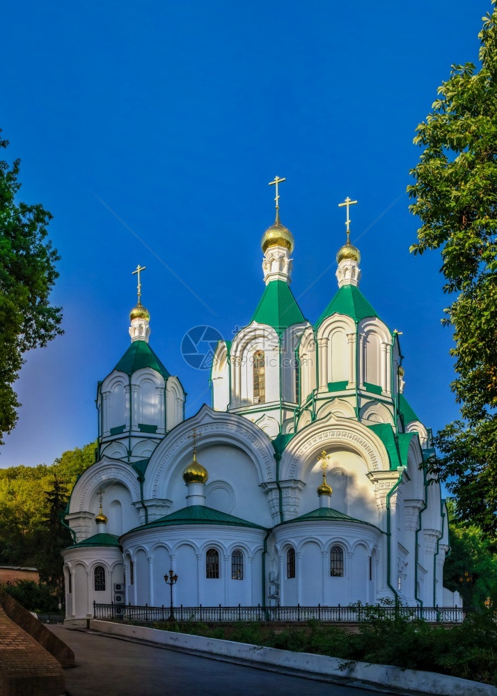 建筑学拉夫河斯维亚托戈尔克乌兰07162乌克兰斯维亚托戈尔克修道院领土上的圣母升天大教堂在阳光明媚的夏日早晨斯维亚托戈尔克修道院图片