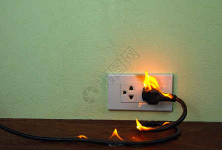 电缆质量着火线插头座墙隔板电气短路故障导致电线烧毁力量图片