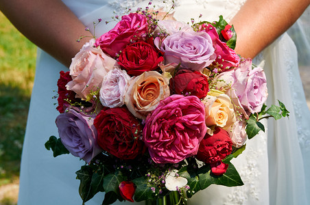 举行婚礼的新娘花束粉色结婚银图片