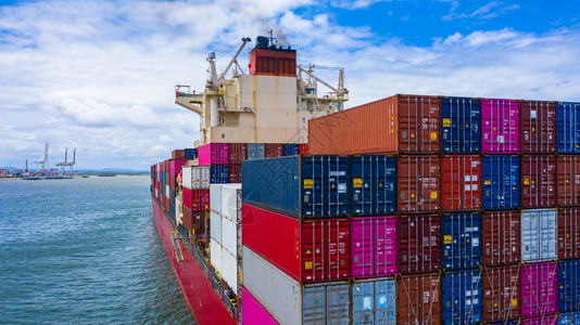 载运集装箱的船用于商业货运进出口航视集装箱船抵达商业港口血管后勤船舶图片