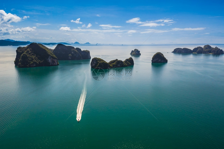 爬坡道海滩地标上的石灰岛和泰国两KraBi空观的游客旅长尾船图片
