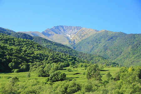 景观东拜陡高加索山脉的美丽风景图象与高加索山脉的相貌图片