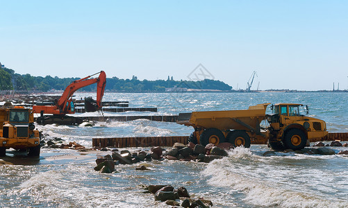 水桶建造岸上施工设备防波堤施工海岸保护措施上工设备景观高清图片素材