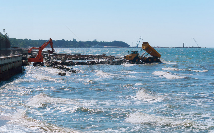 具体的土壤岸上施工设备防波堤施工海岸保护措施上工设备防波堤施工加里宁格勒图片