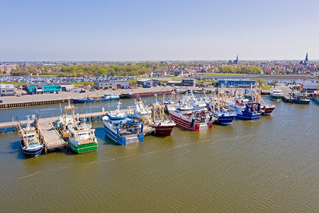 渡船发动机来自荷兰哈林根渔港的空中航公司从荷兰哈林根游艇图片