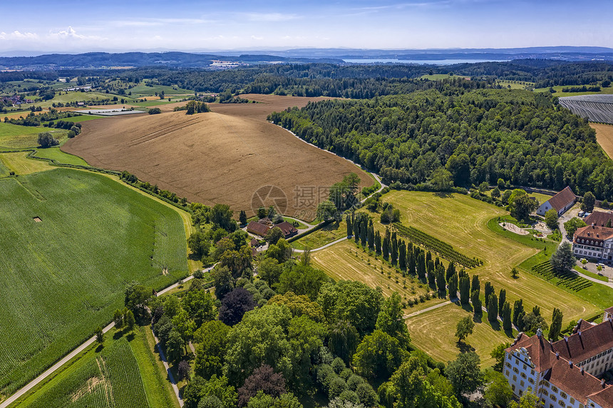 无人驾驶飞机对德国美丽的青绿耕地空中观视在自然欧洲季节图片