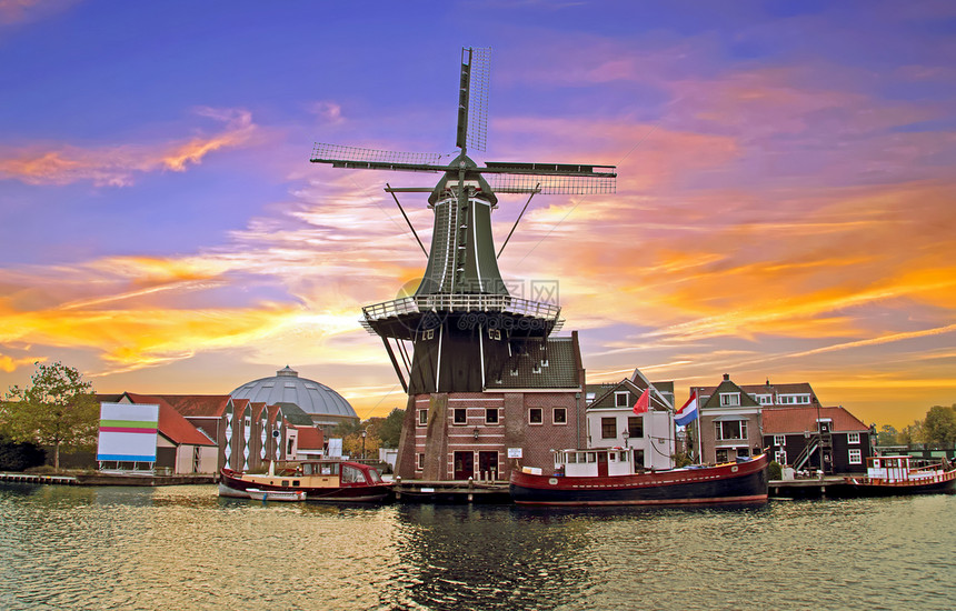 荷兰小镇的日落风景图片