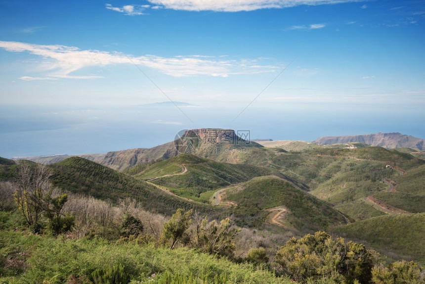 结石谷位于西班牙加那利岛ElHierro岛背景之下从塞岛最高点看的拉戈梅地貌高原图片