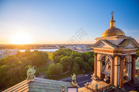 从俄罗斯日落时顶端的景色看旧城圣彼得堡天际建筑学著名的传统图片