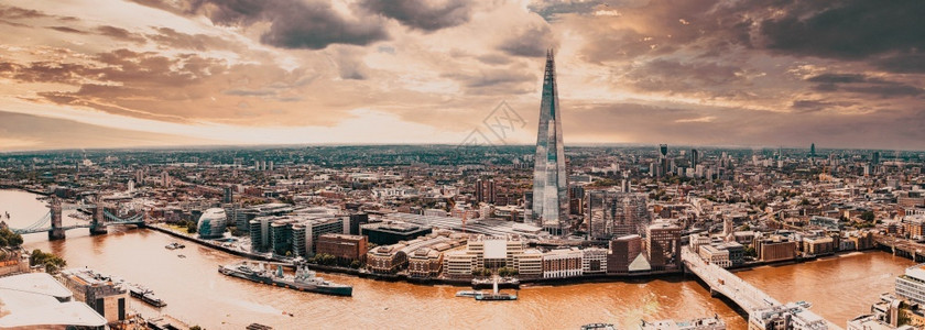 区南伦敦与大桥沙哈德摩天楼和泰晤士河的空中航向英国王背景图片