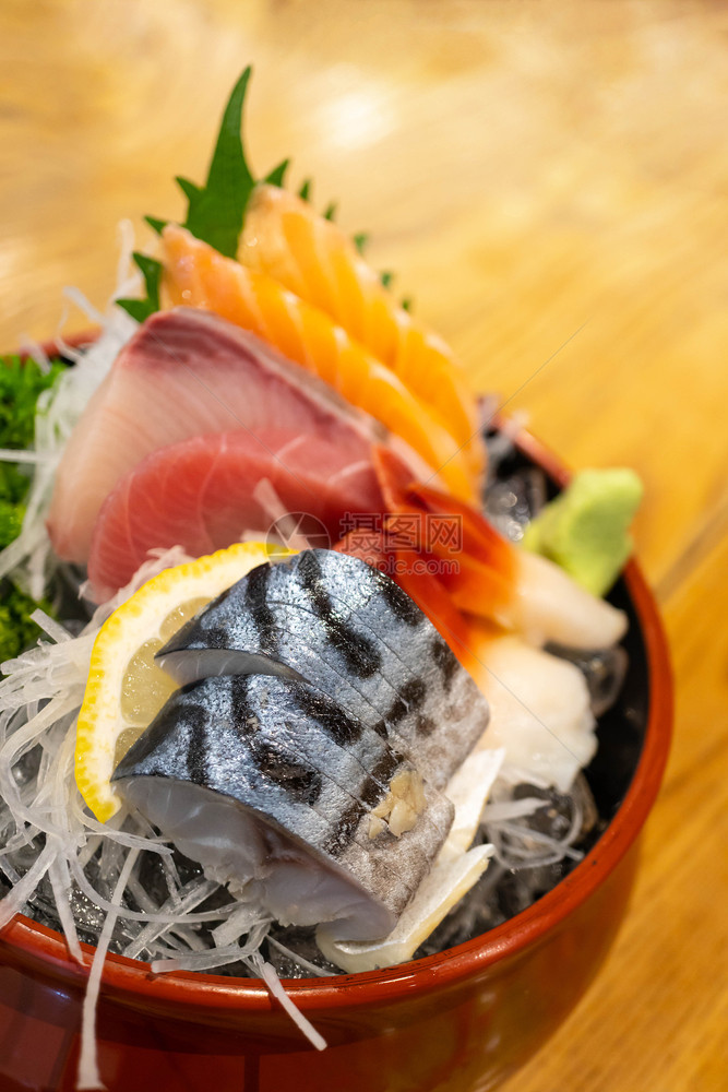 萨巴冲浪有机的新鲜切片生鱼日本菜图片