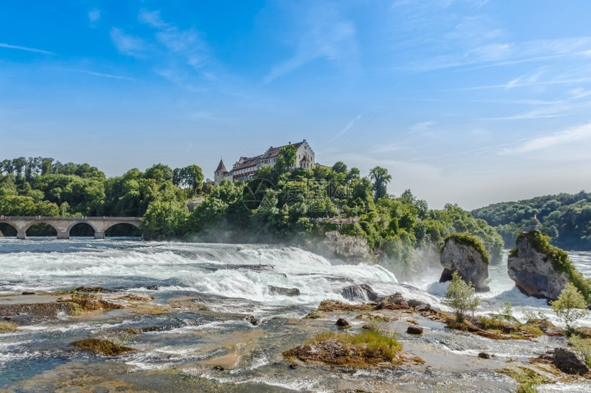吸引力天空Rheinfall瑞士欧洲最大的瀑布地标图片