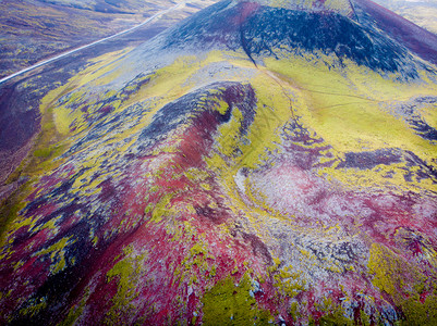 覆盖苔的火山景观灰喷发天线图片
