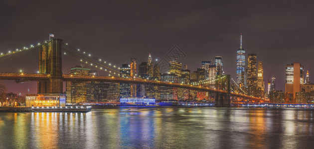 纽约市风景全和布鲁克林大桥BrookrooklynBridge在东河边的黄昏时间美国市区天线建筑和与旅游概念暮超过反射约克高清图片素材