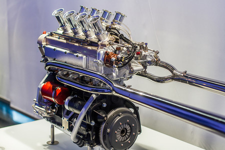 宝马i8机器博物馆V8型运动机有抛光排气和油齿轮背景