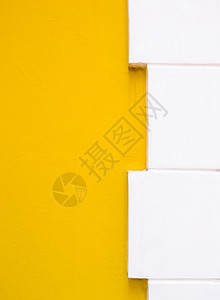 垃圾摇滚泰国寺庙教堂墙的白砖边上黄漆色墙壁水泥内部的图片