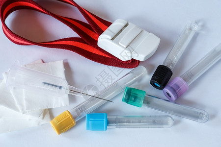 关心实验室环境中的血清收集成套材料和注射器化学疫苗接种图片