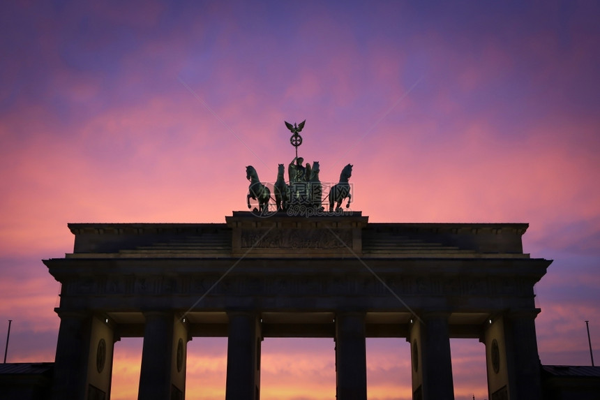发光的国民旅行德柏林勃兰登堡门巴黎广场图片