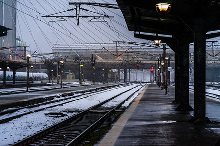 最北火车站城市的铁路上在201年罗马尼亚布加勒斯特寒雪和冷的一天北部火车站GaradeNord背景