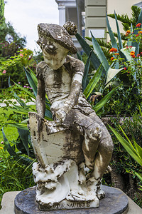 跟腱科孚岛阿喀琉斯宫的小雕塑阿喀琉斯宫位于科孚镇西南10公里处的Gastouri村小雕塑在科孚岛的阿喀琉斯宫希腊旅游的背景图片