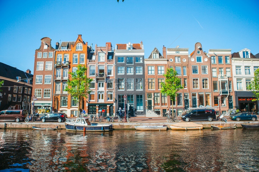 外部的著名传统2014年6月2日荷兰阿姆斯特丹的中世纪可爱小屋荷兰首都阿姆斯特丹的荷兰传统杜奇中世纪小屋图片