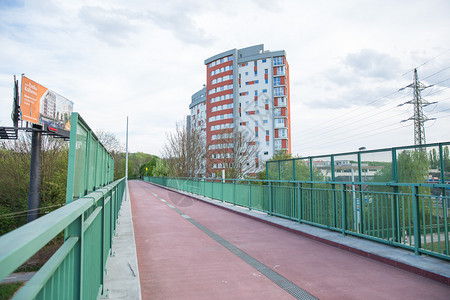 全景2019年4月6日行人桥上建筑的捷克布拉格市街道旅行照片欧洲历史图片