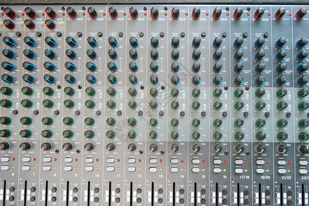 声音组合器控制面板顶视图声音控制器按钮以调整音量转变制片人重点图片