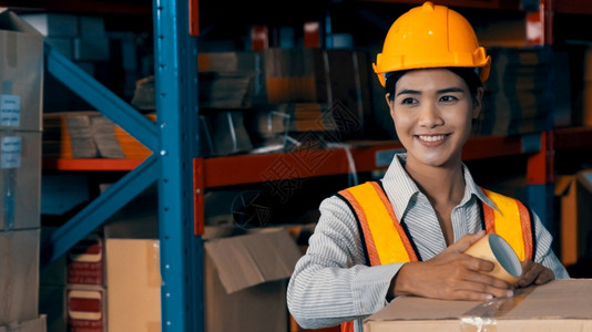 盒子商业女士在仓库工作的女人物流供应链和仓库业务概念在仓库工作的女人图片