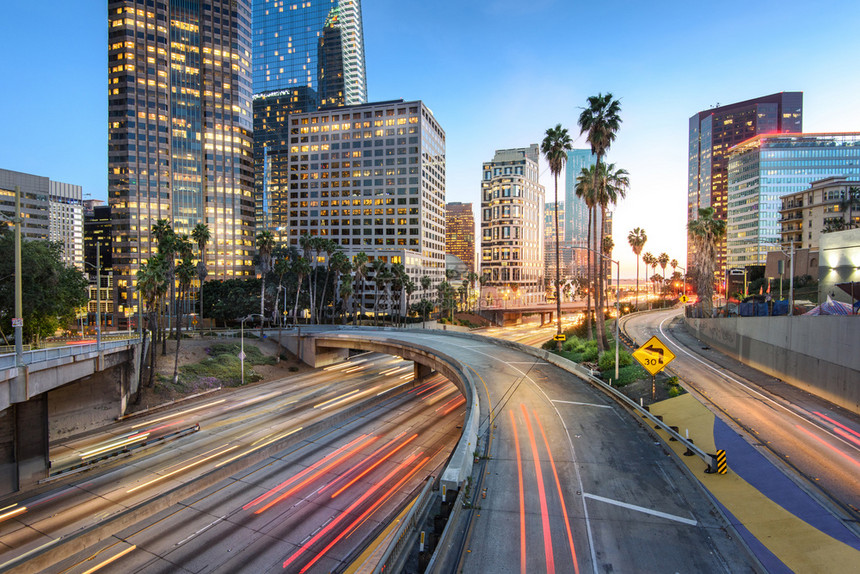 金融的拉日落时洛杉矶市下城车交通灯光小路发的图片