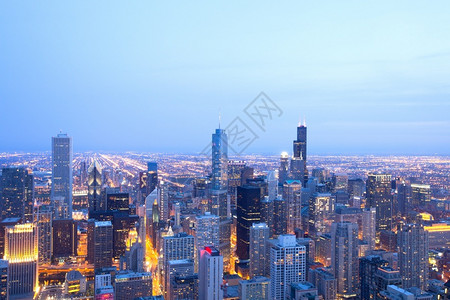 建筑物伊利诺斯州芝加哥市中心的高视景色发光美国人图片