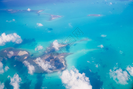 天堂海从飞机上对外来岛屿的美丽完景色从上面对地语岛屿的美景海洋图片
