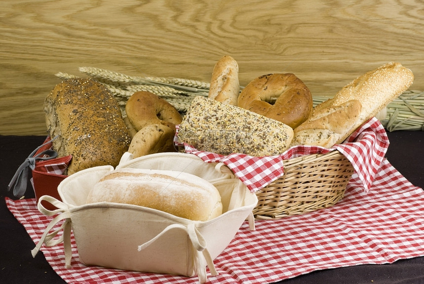 不同的白色食物不同种类新鲜烤面包篮子中各式样图片