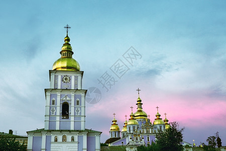 巴洛克式教会圆顶日落时乌克兰基辅圣迈尔39s寺庙地标背景