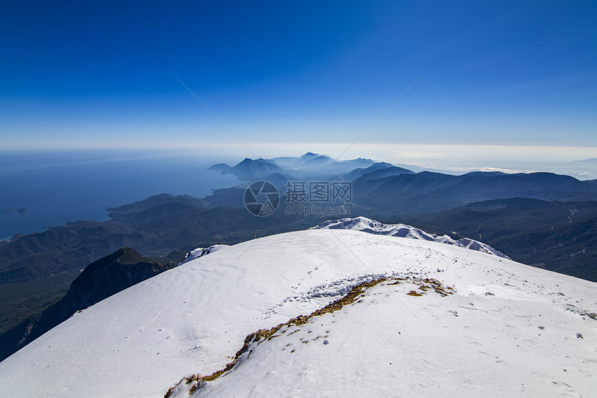 蓝色的土耳其Antalyatahtaali山脉和景观奥林匹克运动会万里无云图片