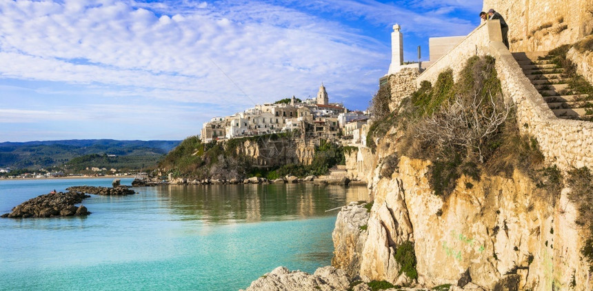 历史旅游意大利在Puglia的暑假意大利南部Vieste海滨城市维斯特图片