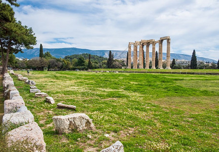 历史旅行游的雅典奥林匹安宙斯古老圣殿的废墟雅典奥林匹亚或宙斯列图片