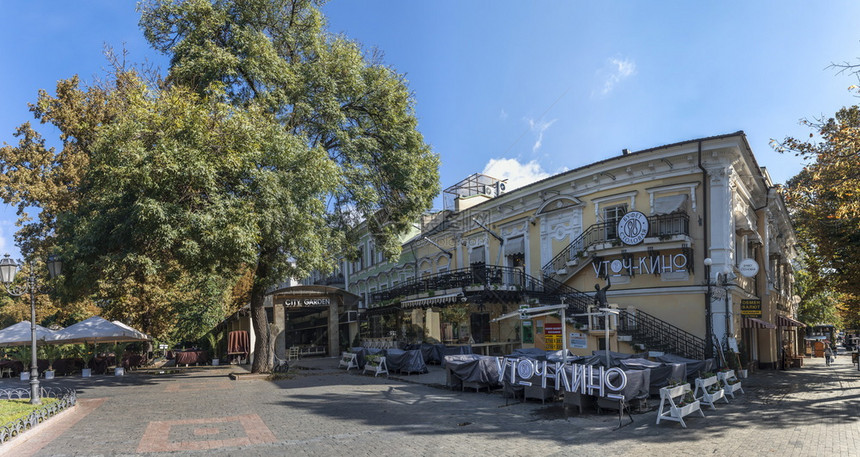 全景艺术早晨乌克兰奥德萨092518年乌克兰奥德萨的Deribasovskaya街乌克兰奥德萨旅游者最受欢迎的地方图片
