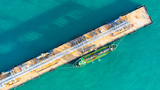 终端最佳在港口卸货的油轮商业进口出油和从海上炼厂运的轮输进出口图片