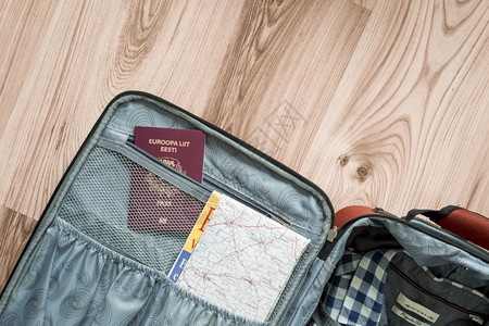 晒黑伦敦旅行护照手提箱分辨率和高质量精美照片护手提箱高质量和分辨率精美照片概念国外高清图片素材