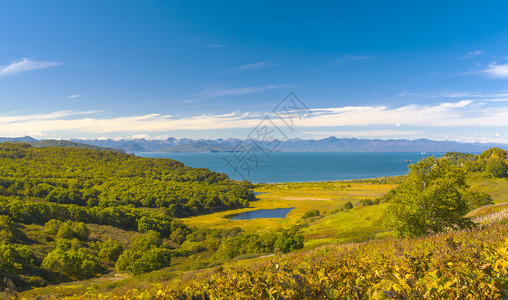 与堪察加海和地貌相近的自然观支撑湖海洋晴天高清图片素材