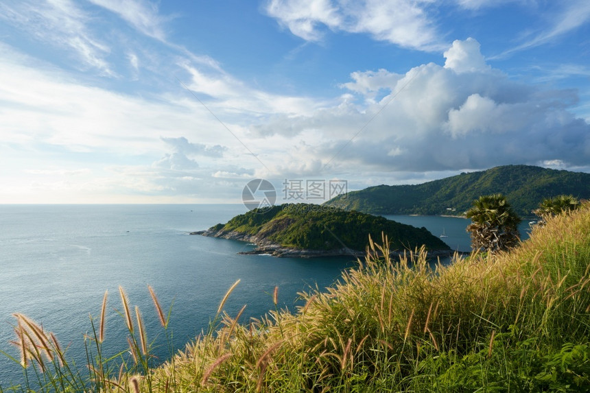 Phromthepcape观点旅游者在普吉岛以南泰国热带天堂泰国普吉是知名游客的热门目地受欢迎海滩甲米图片