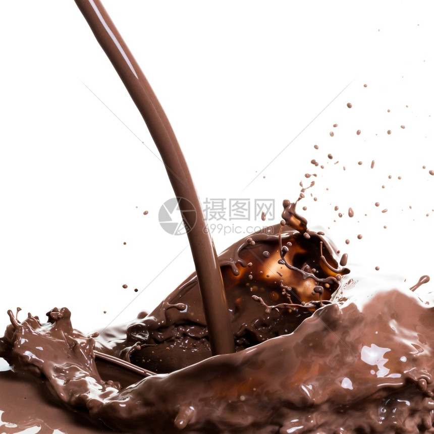 喷洒热巧克力孤立在白色背景上健康奶油的浇注图片