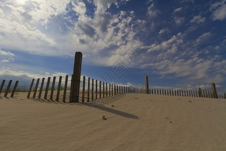 晴天海洋旅游大西沿岸有围栏的沙丘热带高清图片素材