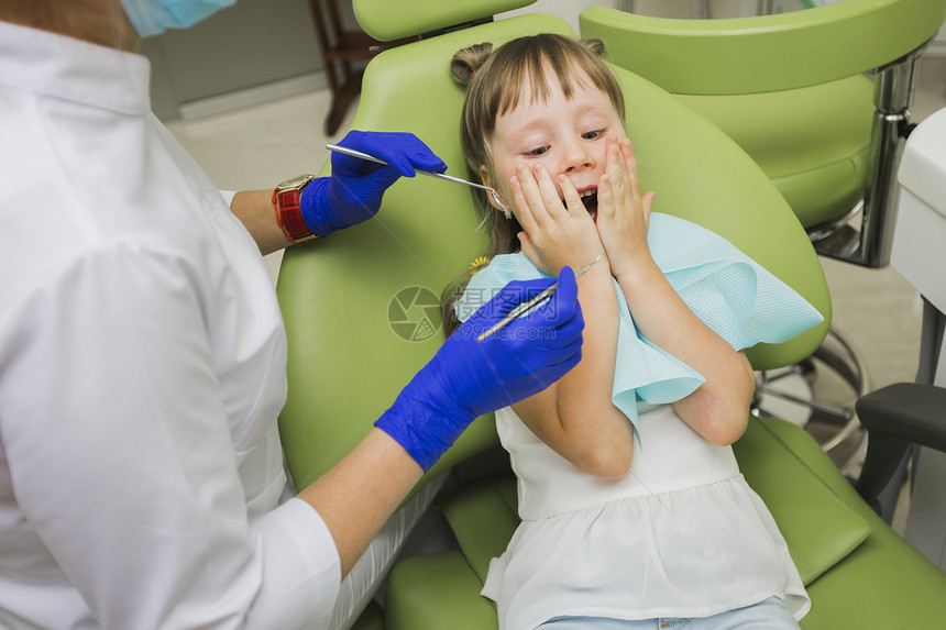 健康令人惊讶的女牙医吸引人愉快图片