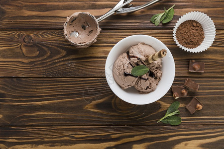 对待巧克力冰淇淋高解析光照巧克力冰淇淋美食彩蛋白照片新鲜的凉爽图片