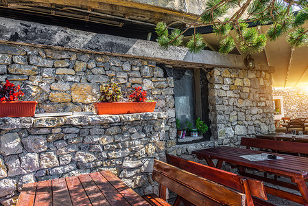 黑山夏季日间街头咖啡店的黑山街头咖啡馆食物窗户文化图片
