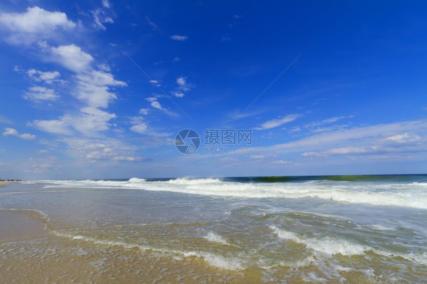 大西洋海滩的浪冲液体波溅图片