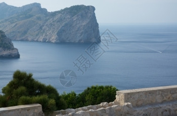 从Formentor灯塔到西边的观景海湾小船自然岸复制图片