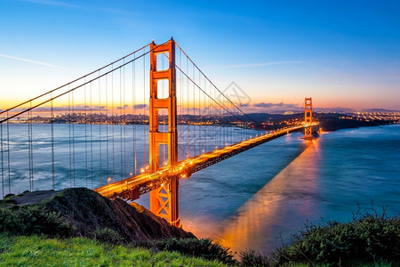 晚上金门大桥美国加利福尼亚州旧金山日出门大桥城市景观海图片