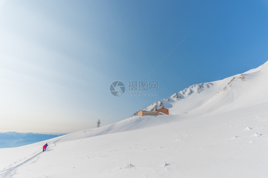 移动团队冬季日本中部阿尔卑斯山的森jojikicirque雪图片